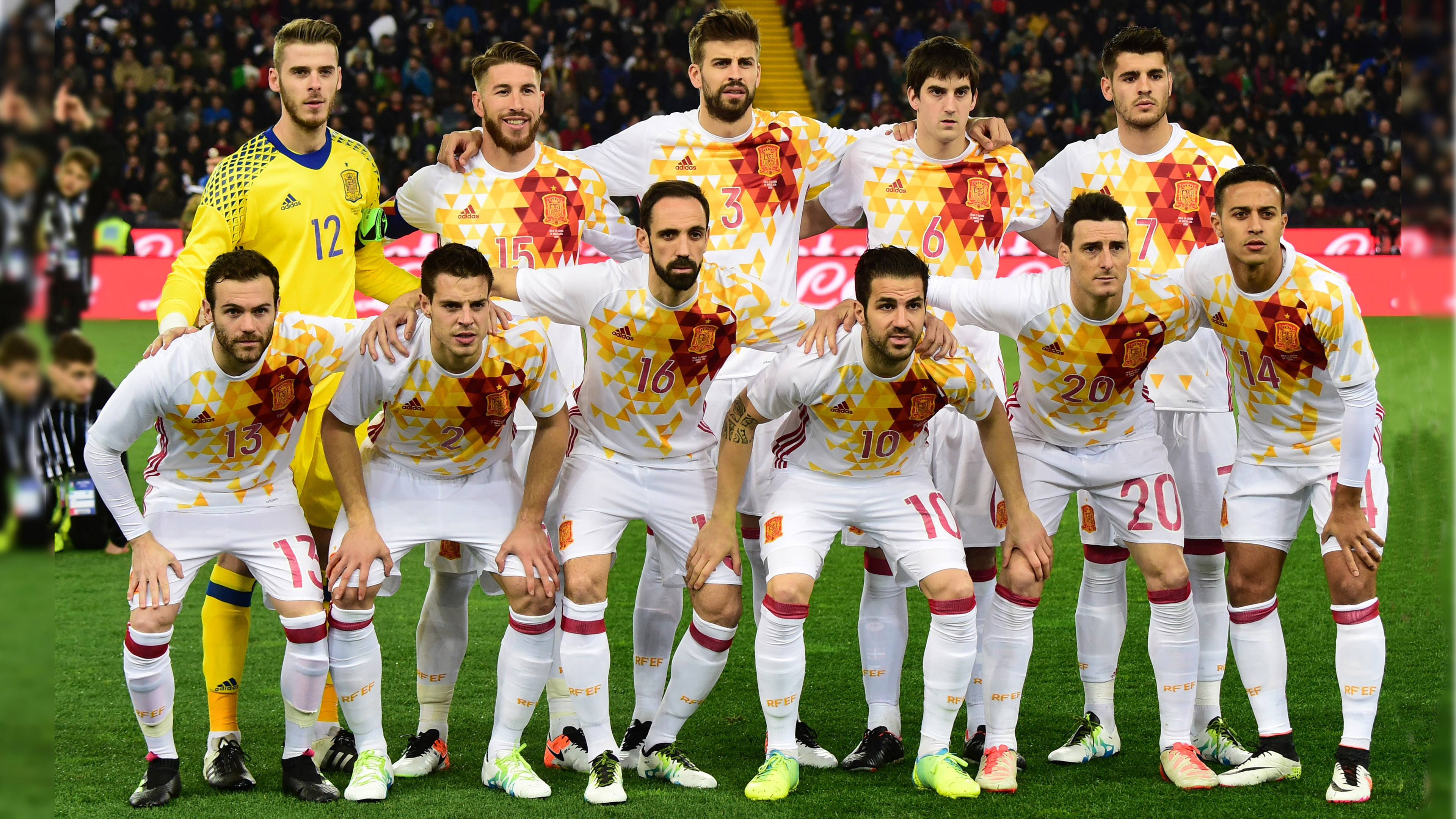 Spain Football Team 2016 with Second Jersey - HD Wallpapers