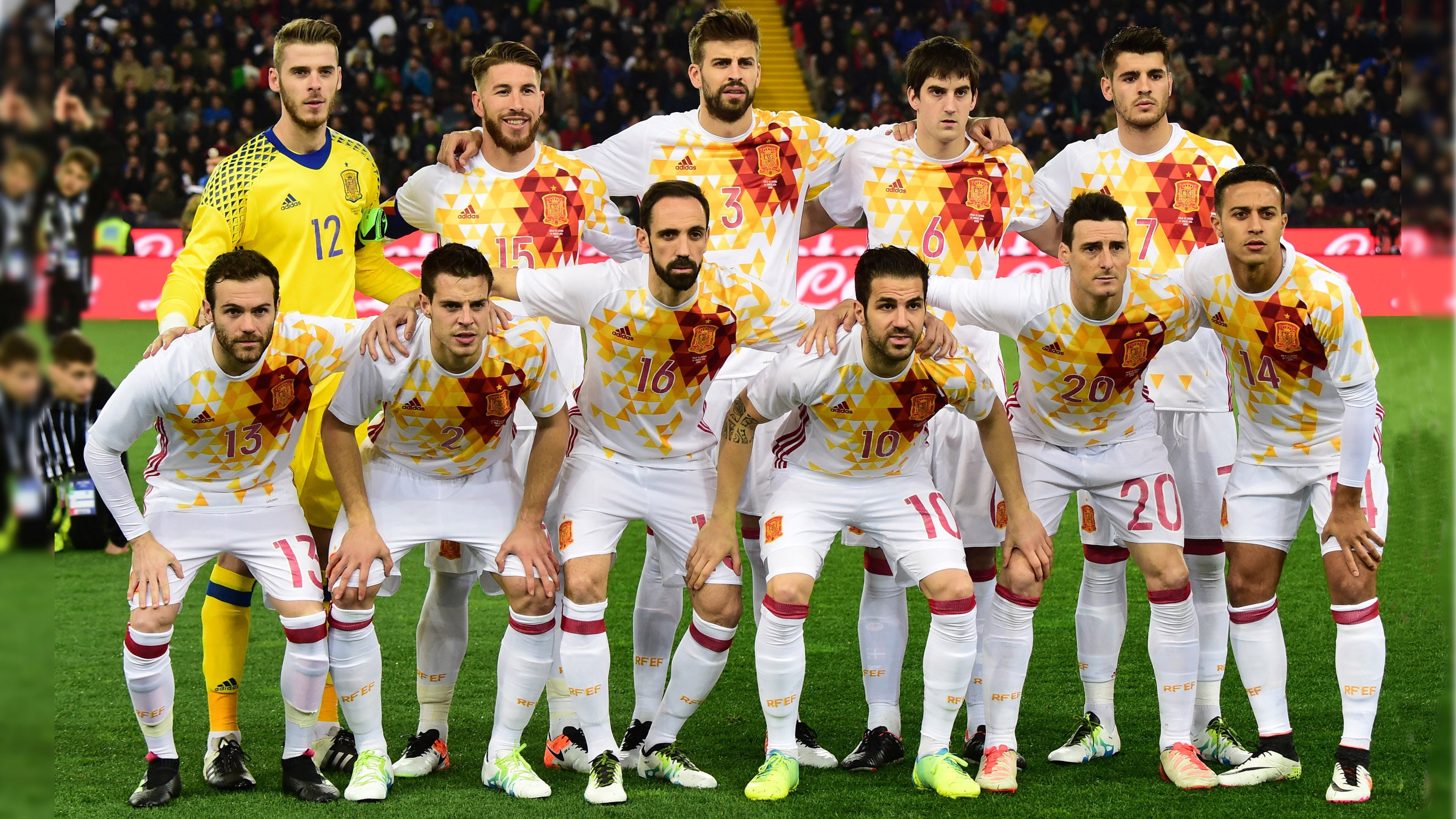 spain-football-team-2016-with-second-jersey-hd-wallpapers