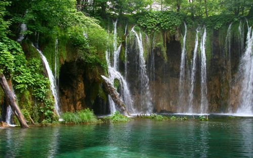 Beautiful Nature Wallpaper Big Size #04 with Waterfall in River