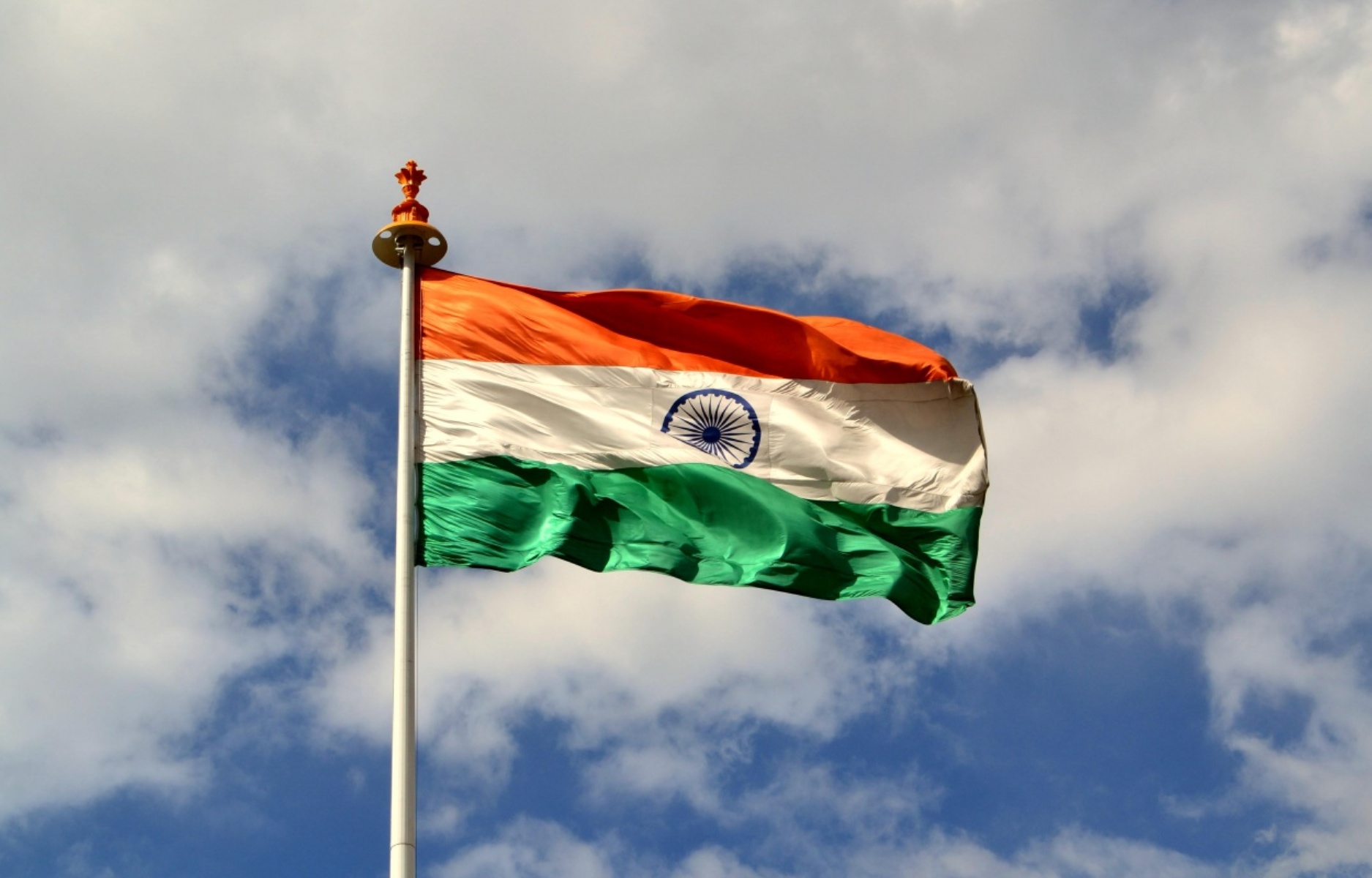 India flag wallpaper for independence day download - fluttering on the ...
